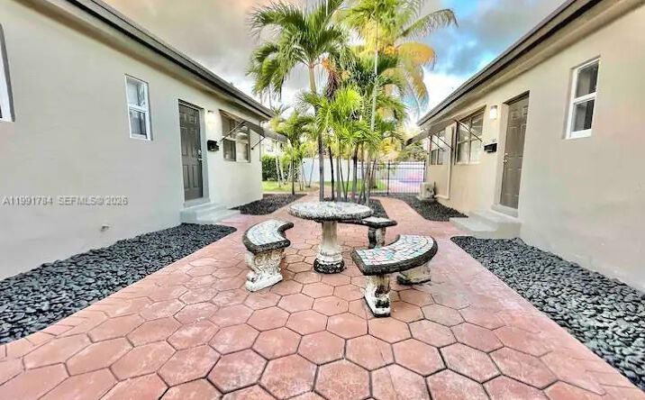 Pictures of Multifamily property located at 1925 Dewey St, Hollywood, FL 33020 for sales - image #1
