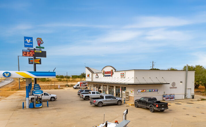 Pictures of Retail property located at 16290 S Interstate Hwy 35, Dilley, TX 78017 for sales - image #1