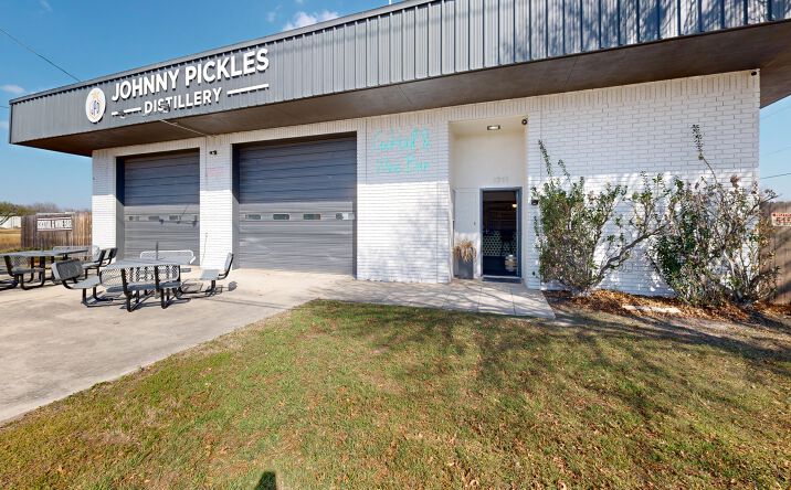Pictures of Retail, Special Purpose property located at 1711 N Austin St, Seguin, TX 78155 for sales - image #1
