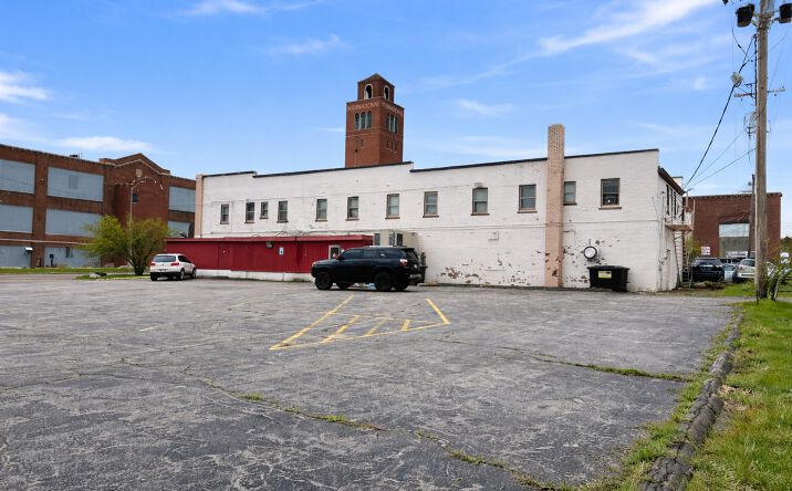 Pictures of Retail property located at 2650 Coliseum Blvd S, Fort Wayne, IN 46803 for sales - image #1
