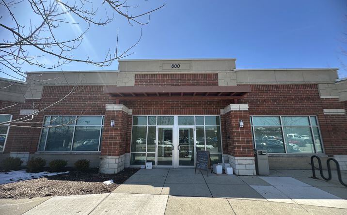 Pictures of Office property located at 800 Woodfield Rd, Schaumburg, IL 60173 for sales - image #1
