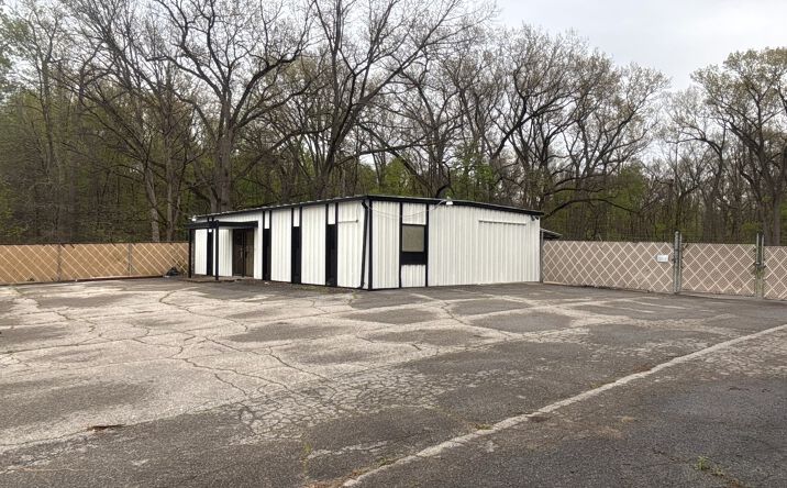 Pictures of Retail property located at 9647 Airport Hwy, Monclova, OH 43542 for sales - image #1