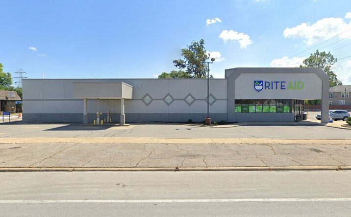 Pictures of Retail property located at 2853 Grove Ave, Lorain, OH 44055 for sales - image #1