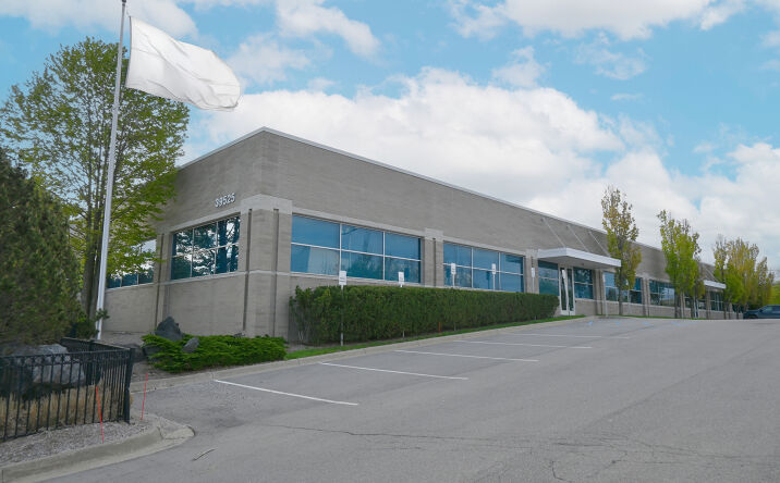 Pictures of Office, Industrial property located at 39525 W 13 Mile Rd, Novi, MI 48377 for sales - image #1