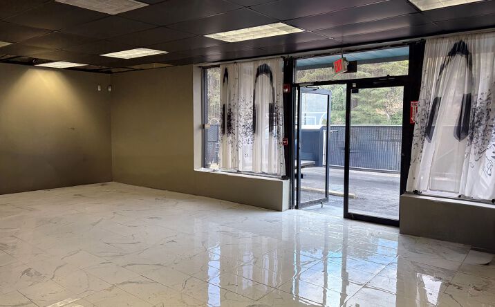 Pictures of Industrial property located at 2476 Lawrence Avenue, Atlanta, GA 30344 for sales - image #1
