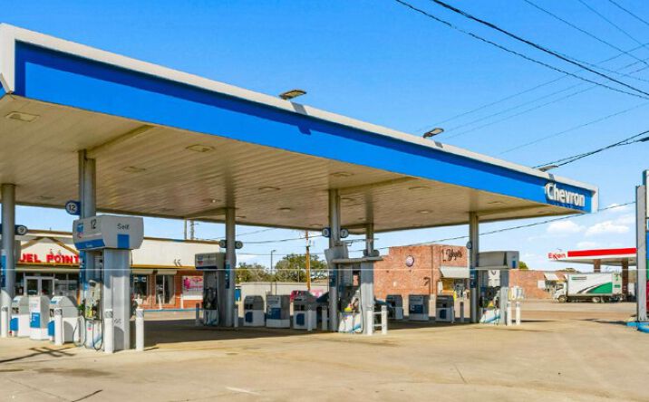 Pictures of Retail property located at 6099 Gulfway Dr, Groves, TX 77619 for sales - image #1