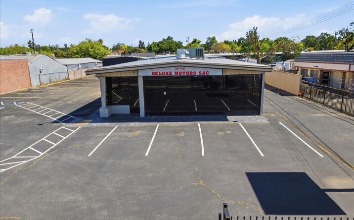 Pictures of Retail property located at 4554 Auburn Blvd, Sacramento, CA 95841 for sales - image #1
