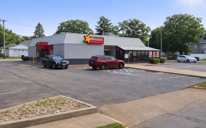 Pictures of Retail property located at 316 S Main St, Paris, IL 61944 for sales - image #1