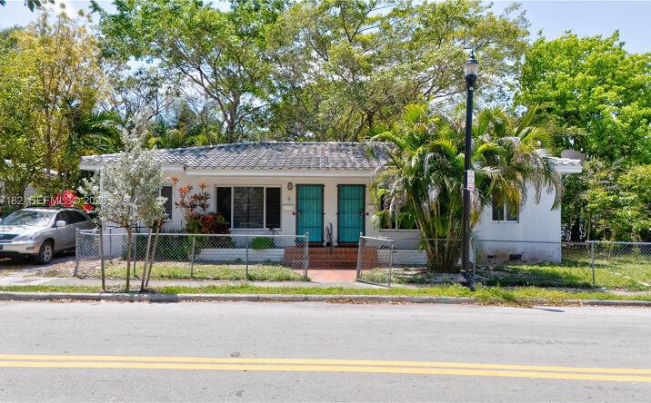 Pictures of Multifamily property located at 2 NE 45th St, Miami, FL 33137 for sales - image #1