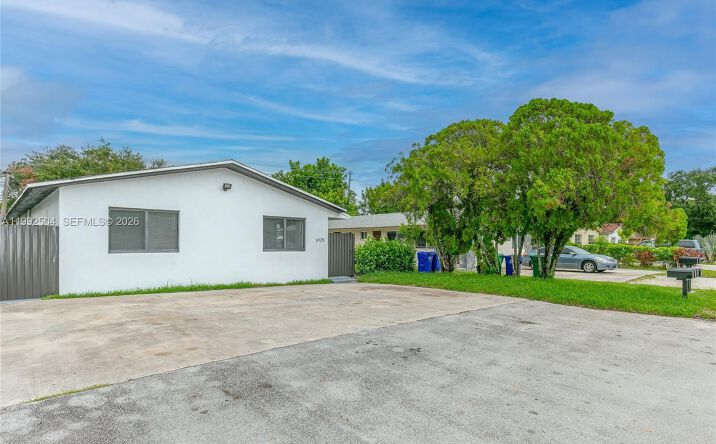 Pictures of Multifamily property located at 6125 SW 40th Ct, Miramar, FL 33023 for sales - image #1