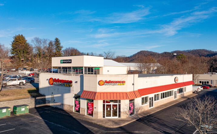 Pictures of Retail property located at 2131 Volunteer Pkwy, Bristol, TN 37620 for sales - image #1