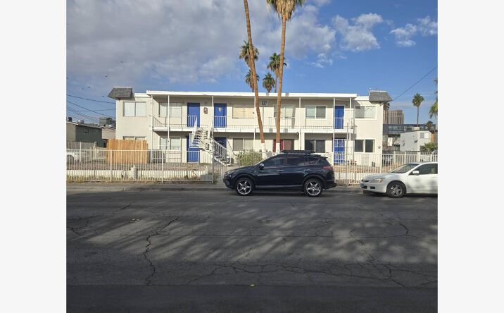 Pictures of Multifamily property located at 537 Calcaterra Cir, Las Vegas, NV 89119 for sales - image #1