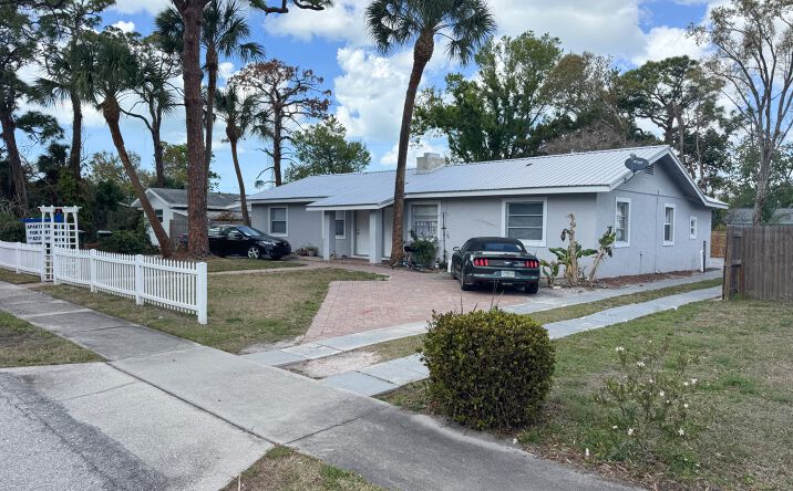 Pictures of Multifamily property located at 2111 Palm Terrace, Sarasota, FL 34231 for sales - image #1