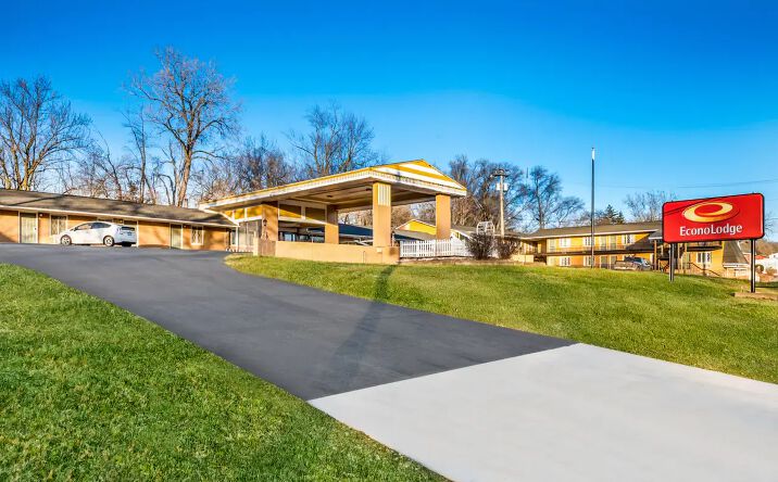 Pictures of Hospitality property located at 1315 A Ave E, Oskaloosa, IA 52577 for sales - image #1