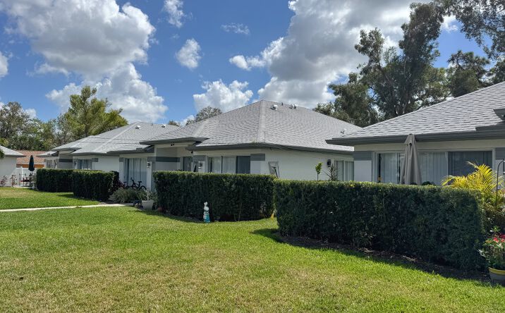 Pictures of Multifamily property located at 1910 Debbie St, Sarasota, FL 34231 for sales - image #1