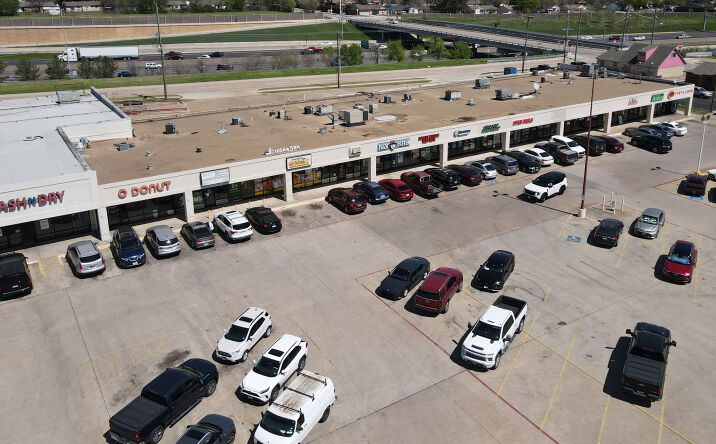 Pictures of Retail property located at 417 E Camp Wisdom Rd, Duncanville, TX 75116 for sales - image #1
