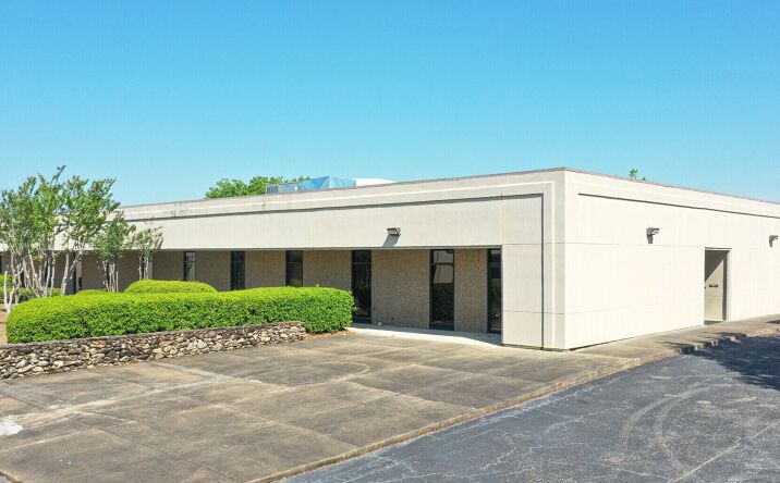 Pictures of Office property located at 2500 Fairlane Dr, Montgomery, AL 36116 for sales - image #1