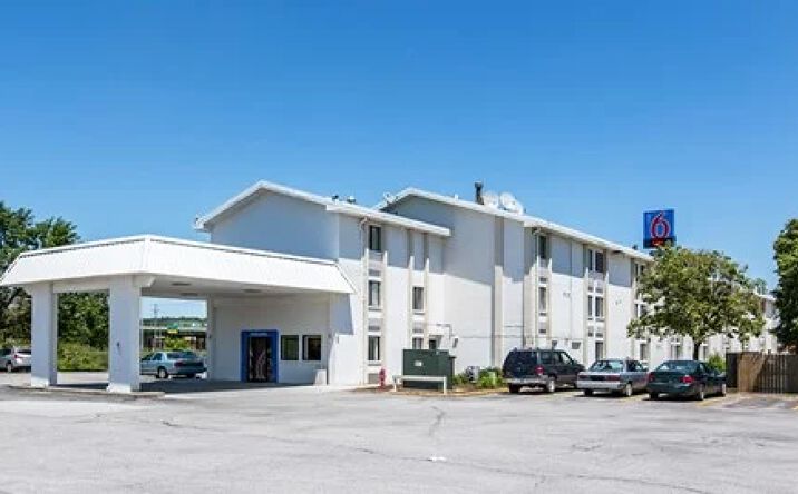 Pictures of Hospitality property located at 3032 S Expressway St, Council Bluffs, IA 51501 for sales - image #1