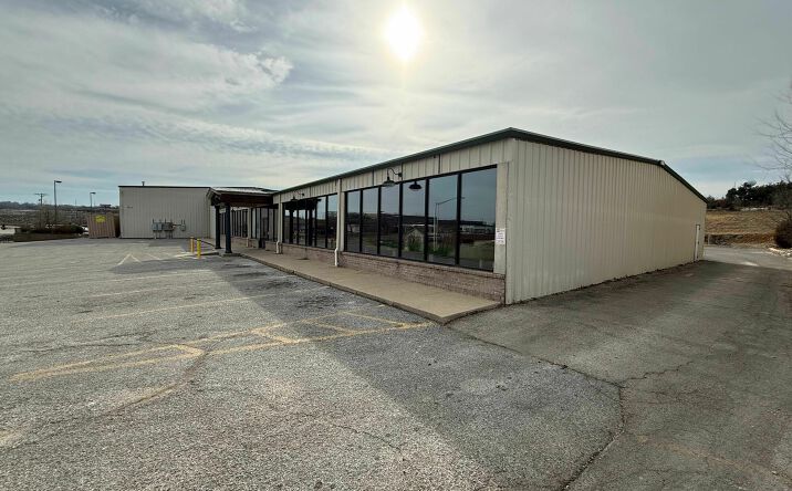 Pictures of Retail property located at 135 Southtown Blvd, Hollister, MO 65672 for sales - image #1