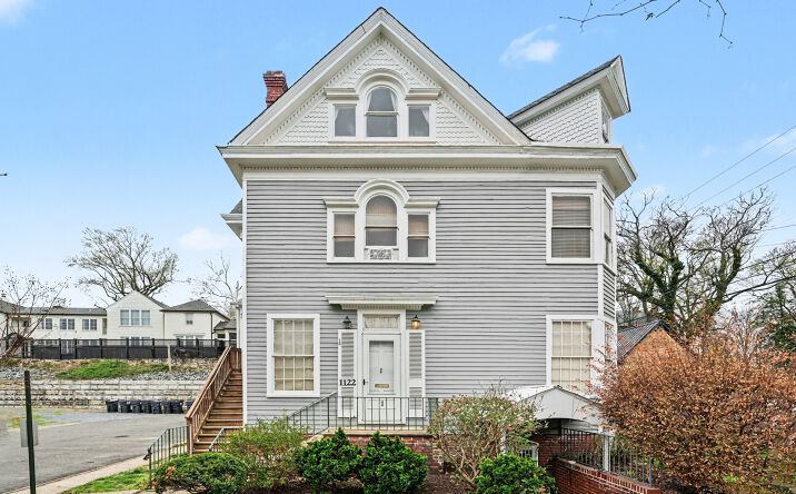 Pictures of Mixed Use, Multifamily, Office property located at 1122 Caroline St, Fredericksburg, VA 22401 for sales - image #1