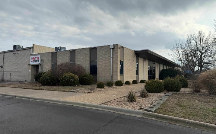 Pictures of Industrial property located at 424 N Cedarbrook Ave, Springfield, MO 65802 for sales - image #1
