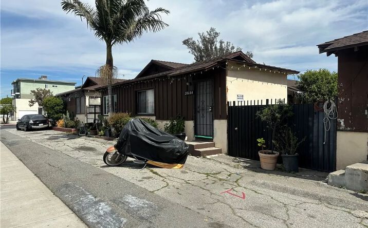 Pictures of Multifamily property located at 20600 S Western, Torrance, CA 90501 for sales - image #1