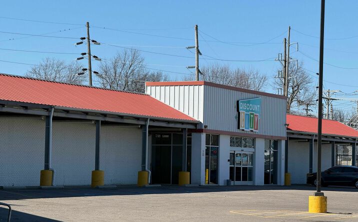 Pictures of Retail property located at 689 S Monroe St, Lebanon, MO 65536 for sales - image #1
