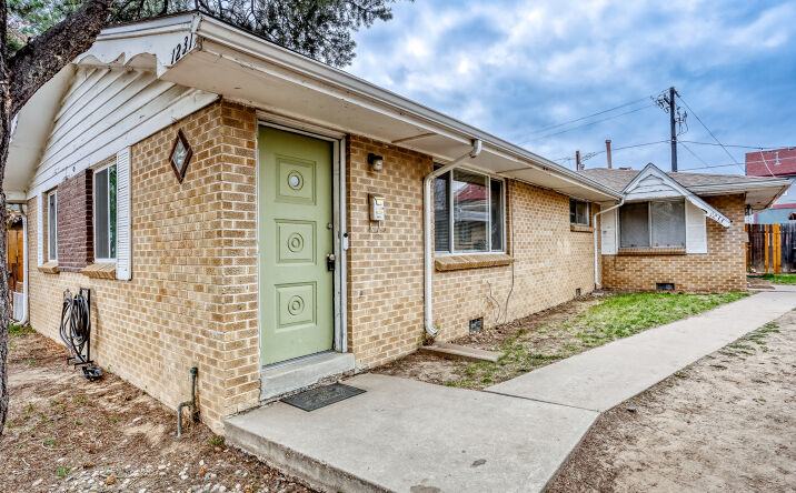Pictures of Multifamily property located at 1231 Akron St, Aurora, CO 80010 for sales - image #1