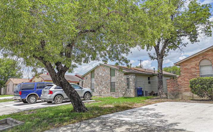 Pictures of Multifamily property located at 609 Tarasco St, San Antonio, TX 78227 for sales - image #1