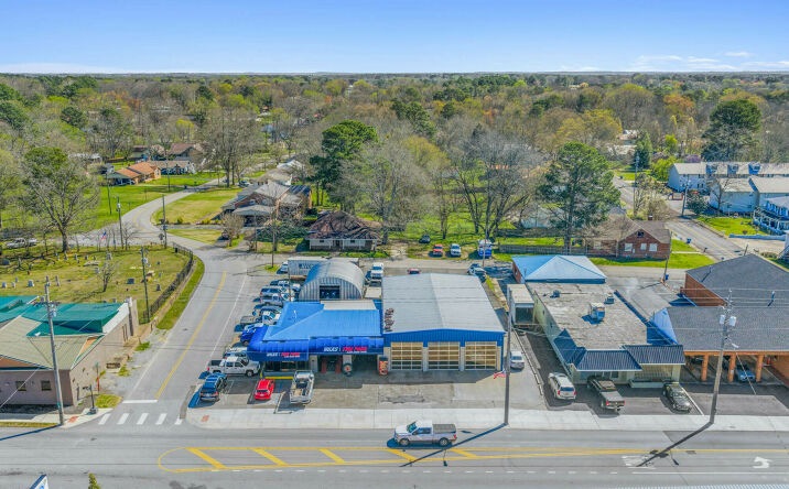 Pictures of Retail property located at 152 N Main St, Arab, AL 35016 for sales - image #1