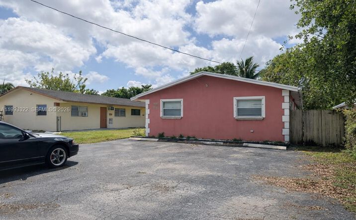 Pictures of Multifamily property located at 5644 Pierce St, Hollywood, FL 33021 for sales - image #1