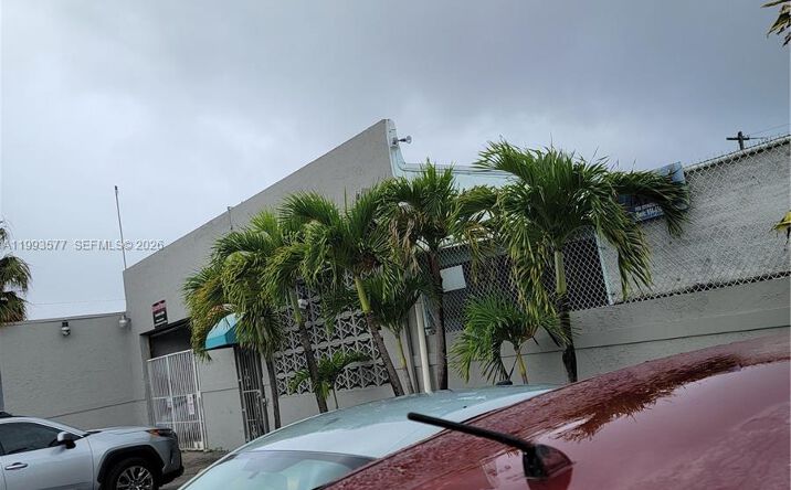 Pictures of Industrial property located at 834 NW 10th Terr, Fort Lauderdale, FL 33311 for sales - image #1