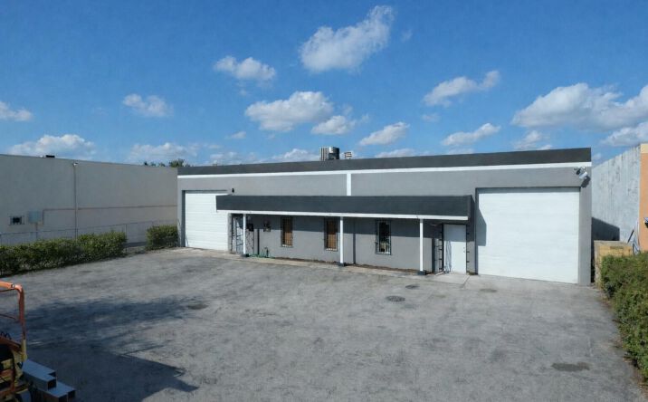 Pictures of Mixed Use, Industrial property located at 8085 NW 98th Street, Hialeah Gardens, FL 33016 for sales - image #1