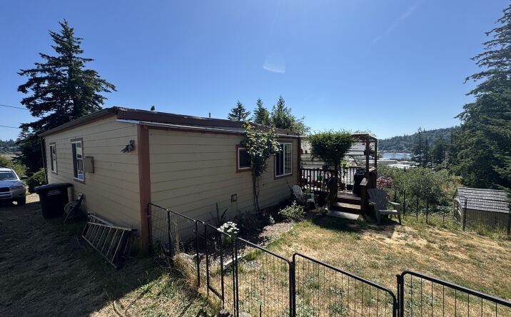 Pictures of Multifamily property located at 646 SE 8th Street SE, Toledo, OR 97391 for sales - image #1