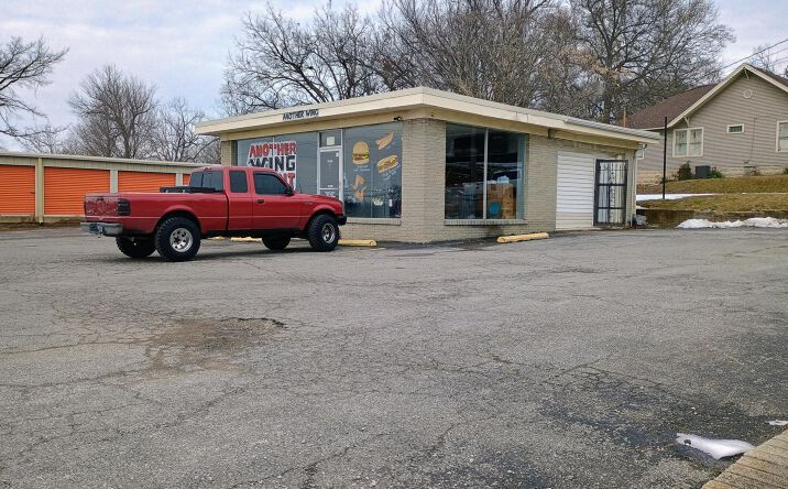Pictures of Mixed Use, Retail property located at 414 E Court Street, Dyersburg, TN 38024 for sales - image #1