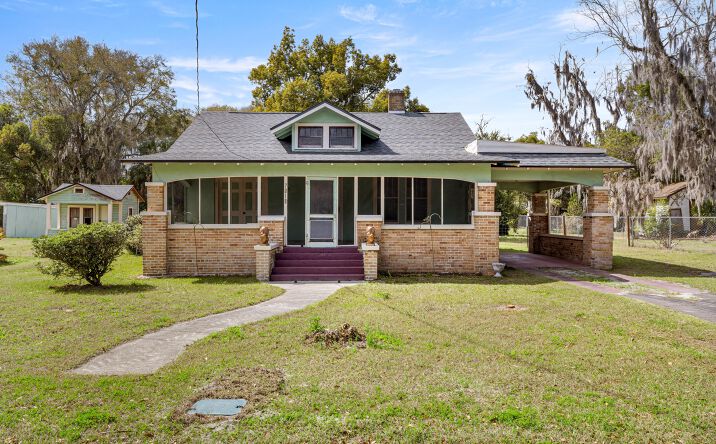 Pictures of Hospitality, Mixed Use, Office, Retail property located at 7018 222nd St, Hawthorne, FL 32640 for sales - image #1