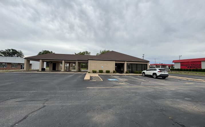 Pictures of Retail property located at 115 US-64, Alma, AR 72921 for sales - image #1