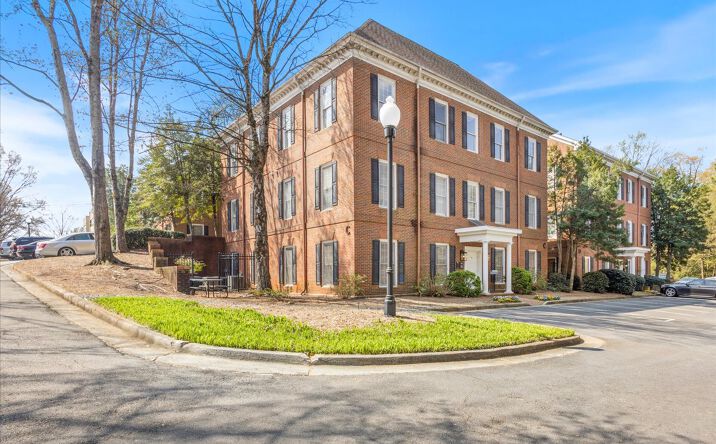 Pictures of Office property located at 5064 Roswell Rd, Atlanta, GA 30342 for sales - image #1