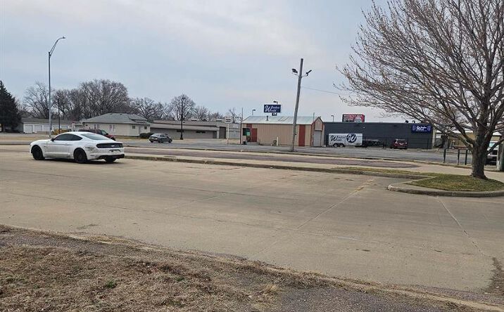 Pictures of Land, Office property located at 923 Dakota Ave, South Sioux City, NE 68776 for sales - image #1