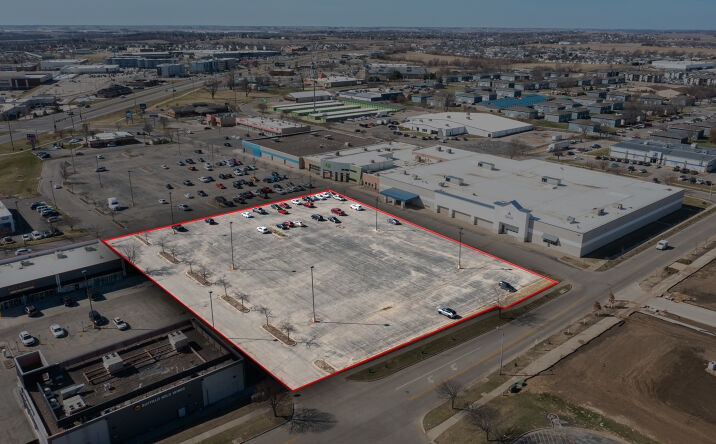 Pictures of Land property located at 3725 20th Ave SW, Cedar Rapids, IA 52404 for sales - image #1