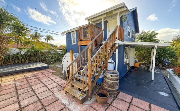 Pictures of Multifamily property located at 920 Selkirk St, West Palm Beach, FL 33405 for sales - image #1