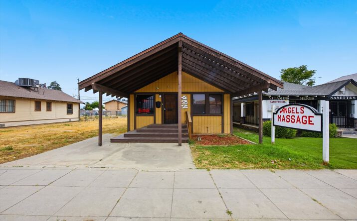 Pictures of Office, Retail property located at 422 Chester Ave, Bakersfield, CA 93301 for sales - image #1