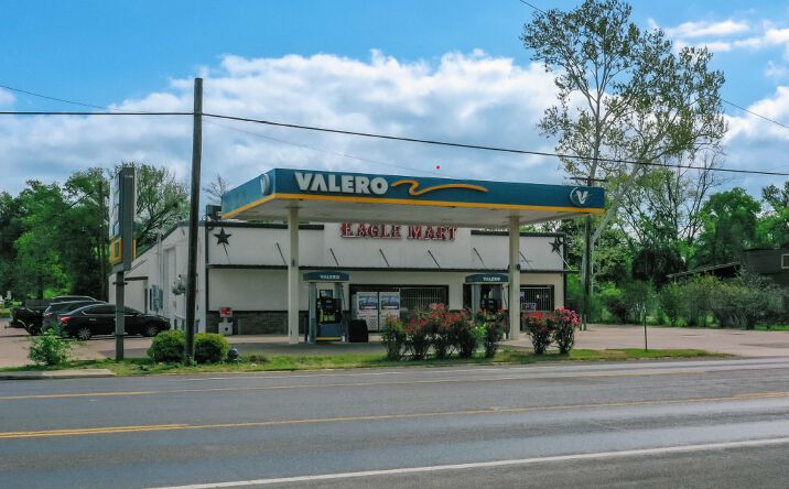 Pictures of Retail property located at 401 S May St, Madisonville, TX 77864 for sales - image #1