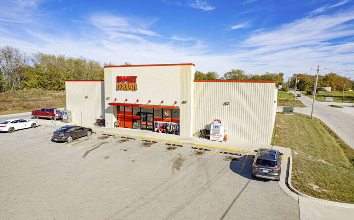 Pictures of Retail property located at 125 Sidney St, Saint James, MO 65559 for sales - image #1