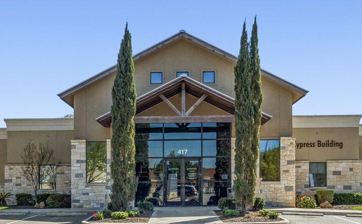 Pictures of Office, Retail property located at 417 S King St, Seguin, TX 78155 for sales - image #1