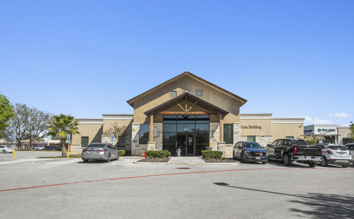 Pictures of Office, Retail property located at 411 S King St, Seguin, TX 78155 for sales - image #1