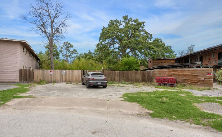 Pictures of Land property located at 6 Briar Dale Ct, Houston, TX 77027 for sales - image #1
