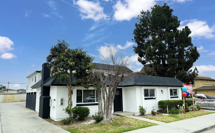 Pictures of Multifamily property located at 17412 Dairyview Cir, Huntington Beach, CA 92647 for sales - image #1
