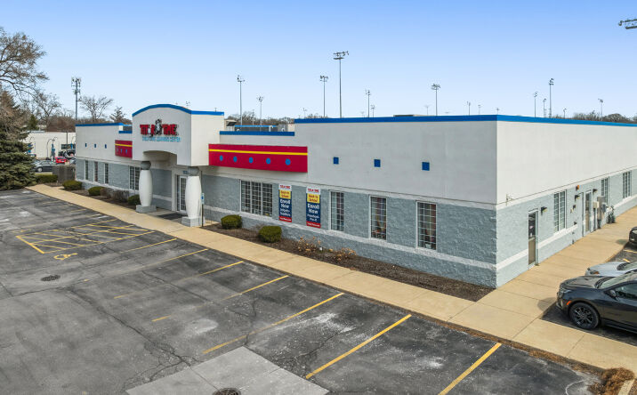 Pictures of Retail property located at 1335 N Arlington Heights Rd, Itasca, IL 60143 for sales - image #1