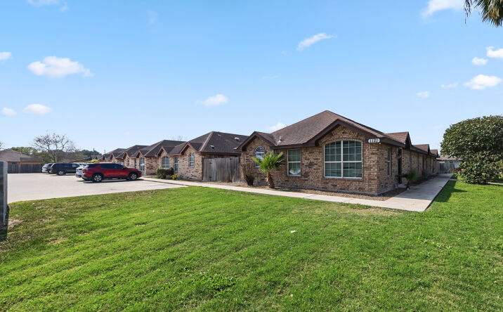Pictures of Multifamily property located at 1121 N 4th St, McAllen, TX 78501 for sales - image #1